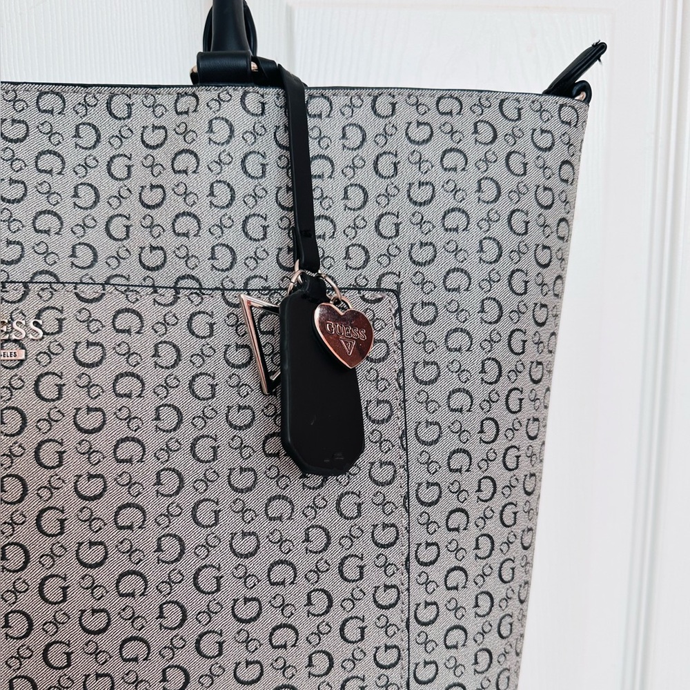 GUESS~ Stylish Large Gray Monogrammed Patterned Tote Bag w/Beige Lining - Picture 5 of 14